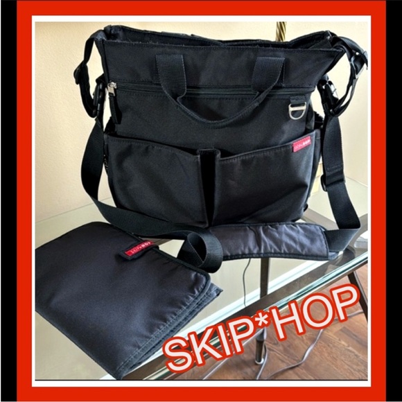 Skip Hop Other - ❣️SKIP HOP BLACK DIAPER BAG ~ CONVERTIBLE SHOULDER STRAP